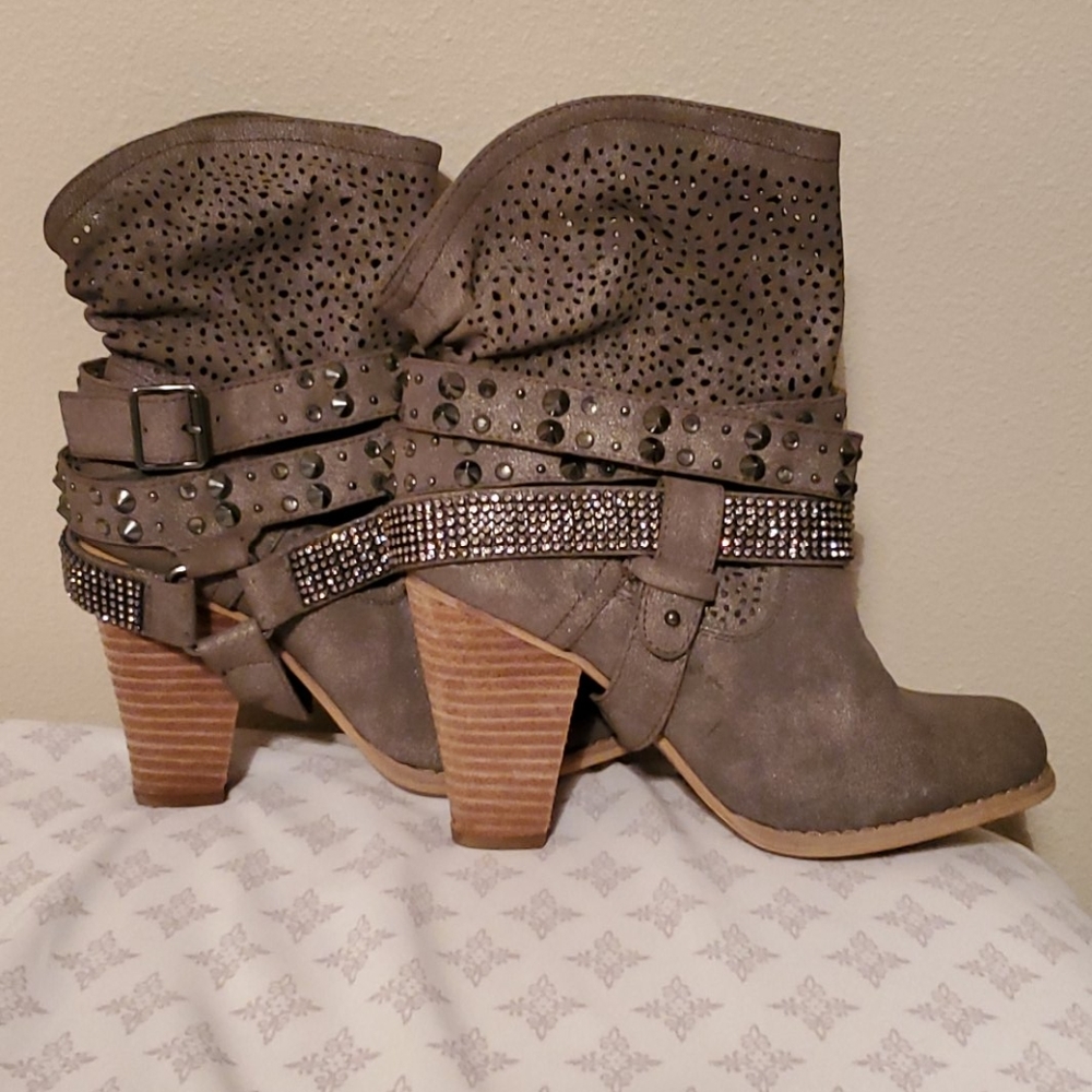Buckle "Not Rated" Boots!!